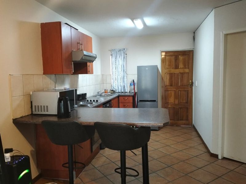 Modern 2 Bedroom and 1 Bathroom Apartment for Sale - Photo 2