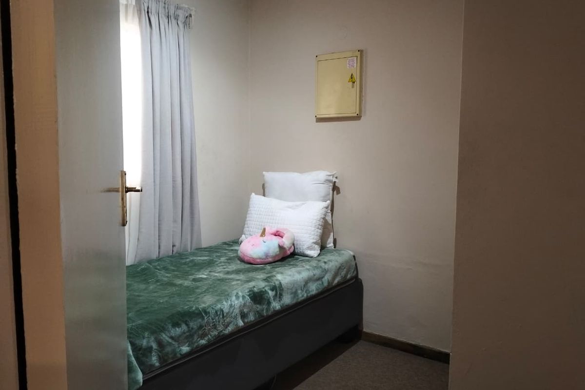 Modern 2 Bedroom and 1 Bathroom Apartment for Sale - Photo 4