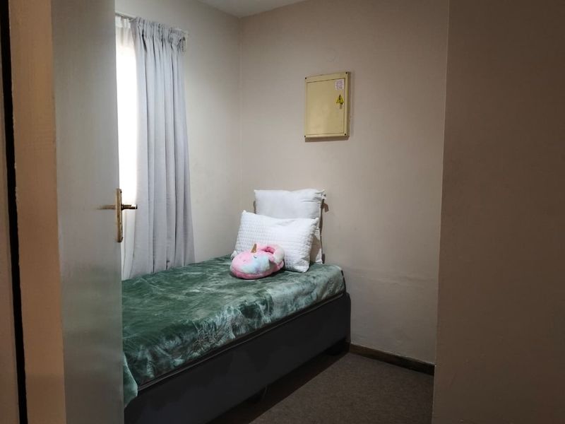 Modern 2 Bedroom and 1 Bathroom Apartment for Sale - Photo 4