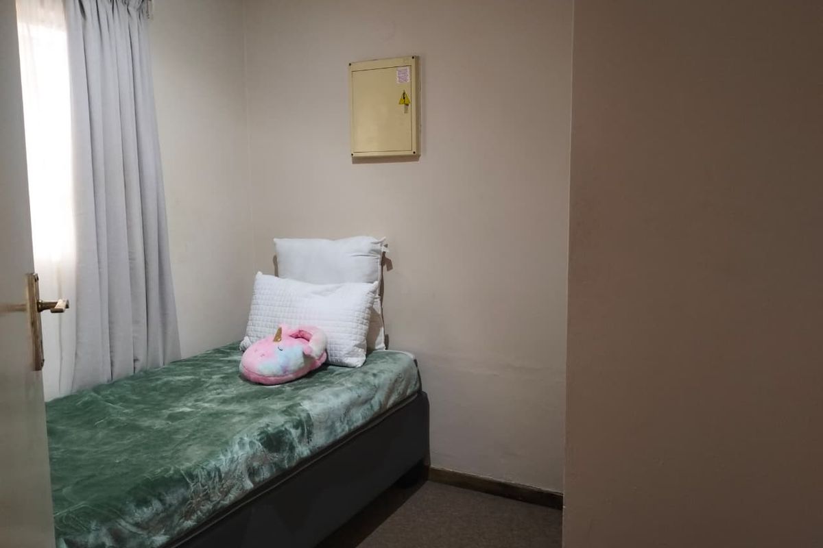 Modern 2 Bedroom and 1 Bathroom Apartment for Sale - Photo 5