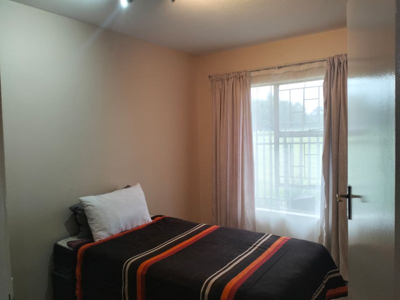 Modern 2 Bedroom and 1 Bathroom Apartment for Sale - Photo 6