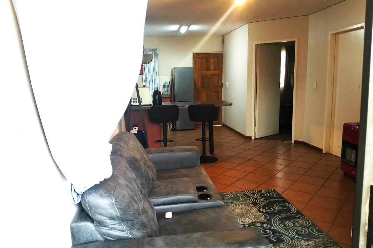 Modern 2 Bedroom and 1 Bathroom Apartment for Sale - Photo 3