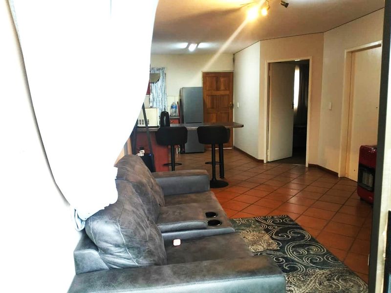 Modern 2 Bedroom and 1 Bathroom Apartment for Sale - Photo 3