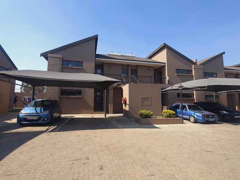2 Bedroom and 1 Bathroom townhouse for sale in Helderwyk - Photo 8