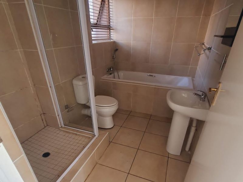 2 Bedroom and 1 Bathroom townhouse for sale in Helderwyk - Photo 7