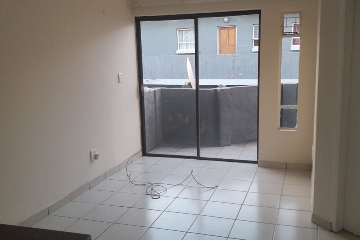 Modern 2 Bedroom and 1 Bathroom Apartment for Sale - Photo 2