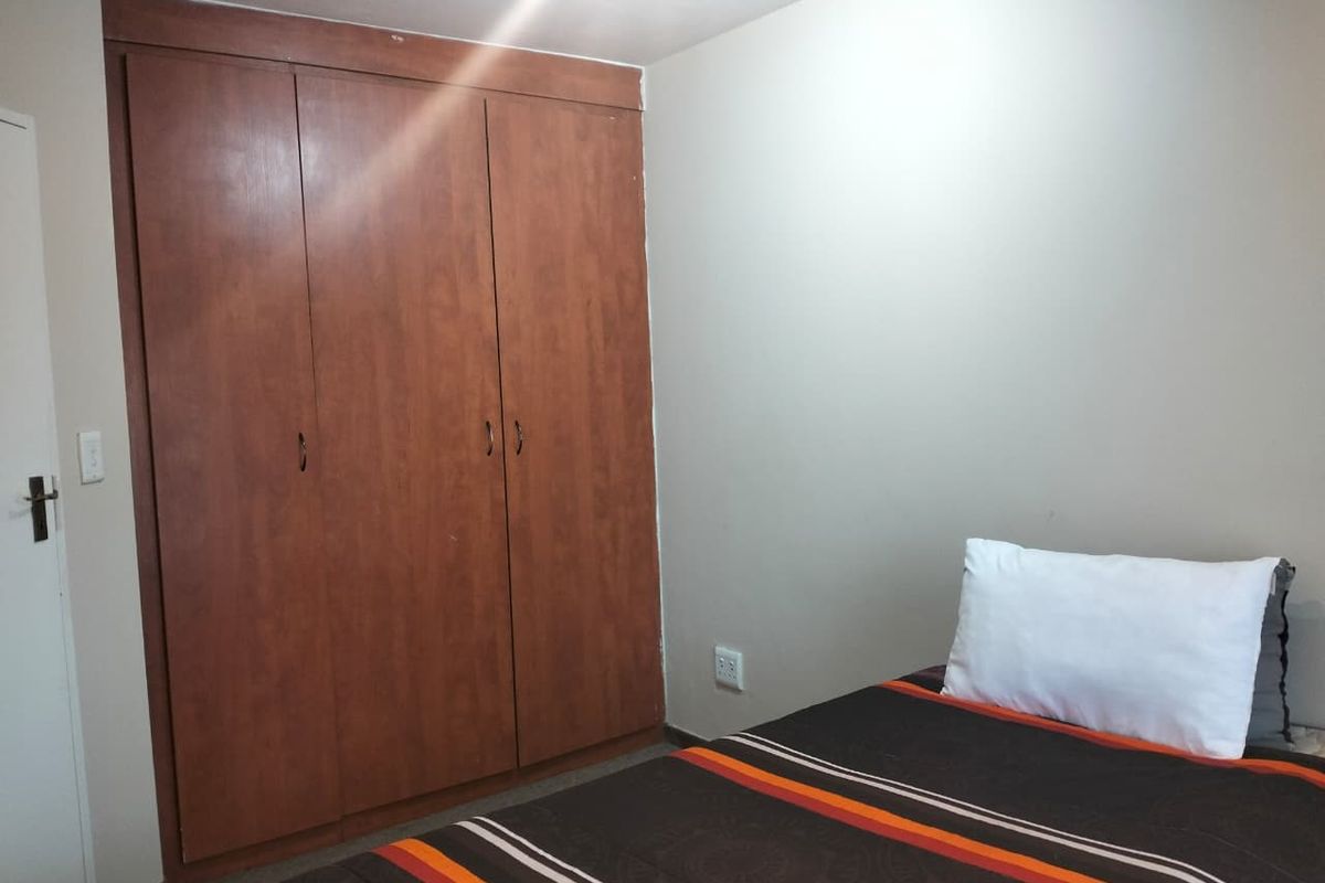 Modern 2 Bedroom and 1 Bathroom Apartment for Sale - Photo 4