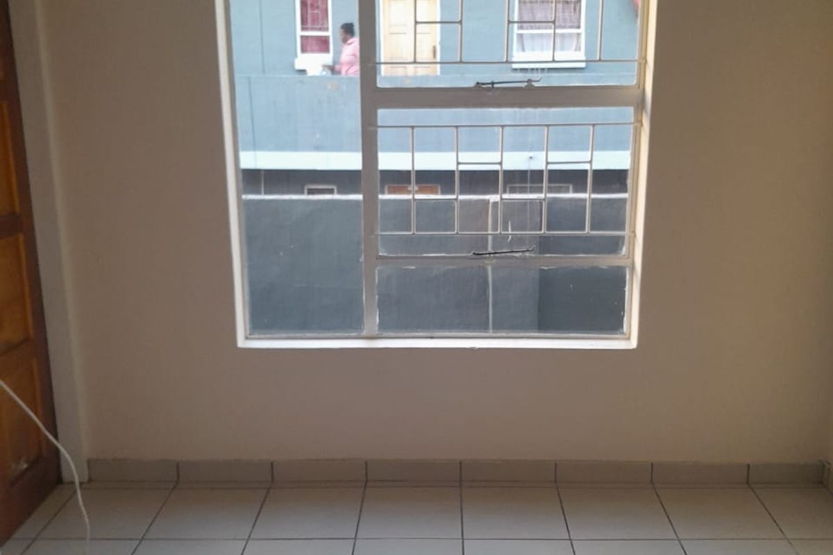 Modern 2 Bedroom and 1 Bathroom Apartment for Sale - Photo 3