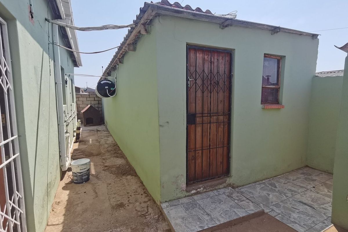 3 bedroom house with a flatlet  - Photo 3