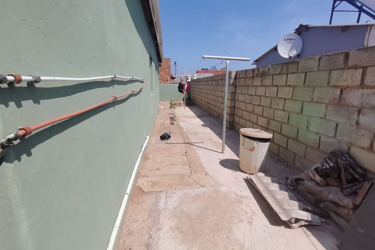 3 bedroom house with a flatlet  - Photo 5