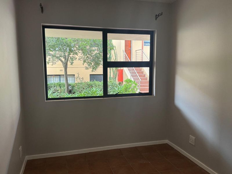 Modern 3 bedroom and 2 bathroom townhouse for sale in Bedfordview, secure now!! - Photo 5