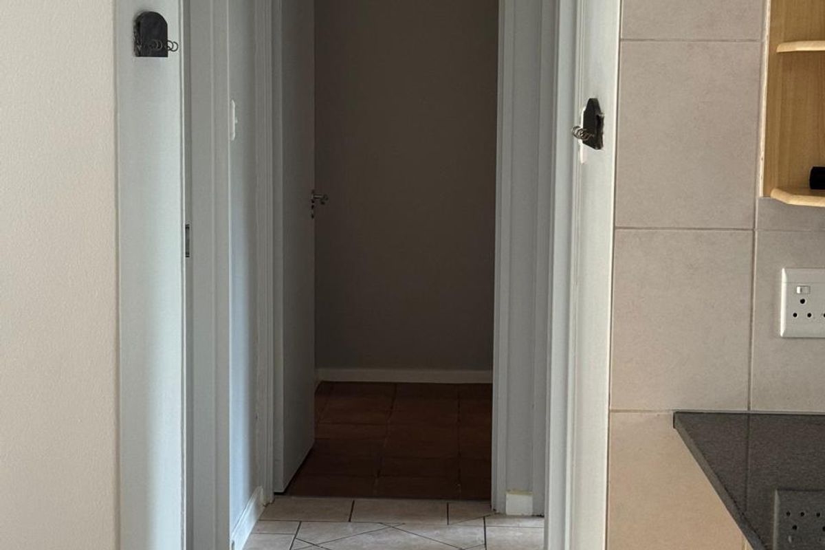 Modern 3 bedroom and 2 bathroom townhouse for sale in Bedfordview, secure now!! - Photo 2