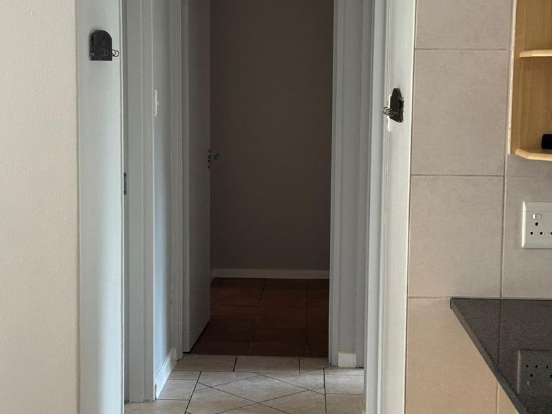 Modern 3 bedroom and 2 bathroom townhouse for sale in Bedfordview, secure now!! - Photo 2