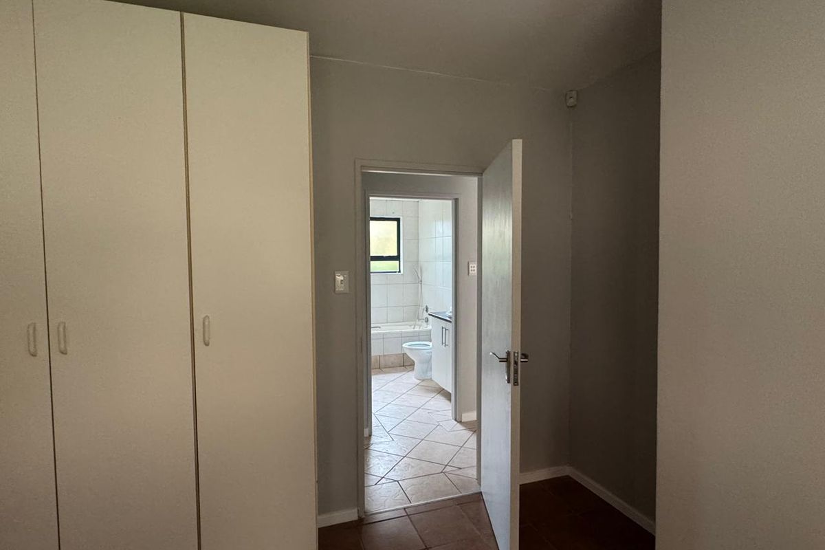 Modern 3 bedroom and 2 bathroom townhouse for sale in Bedfordview, secure now!! - Photo 4