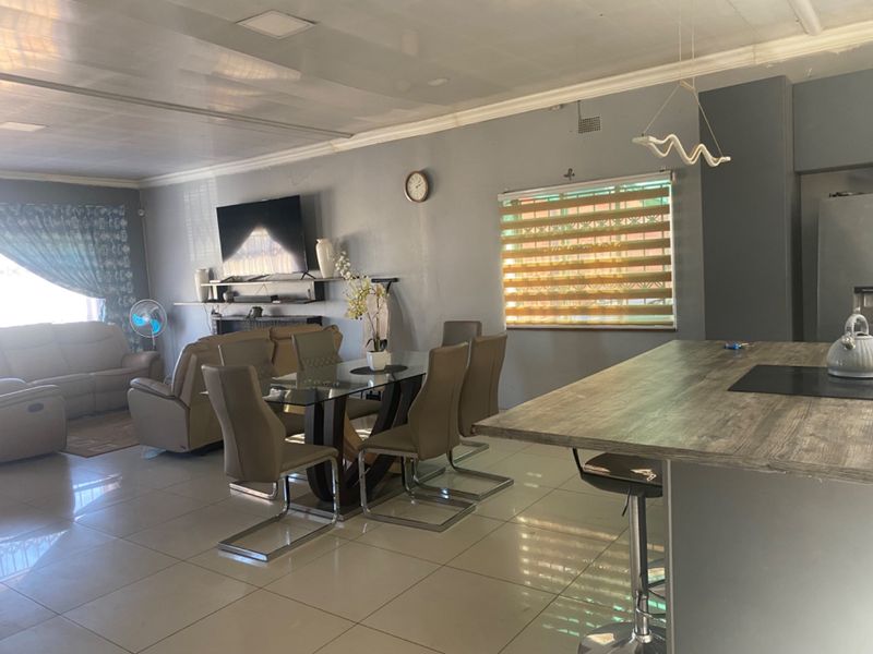 A charming Corner stand house in CE1,Vanderbijlpark . - Photo 9