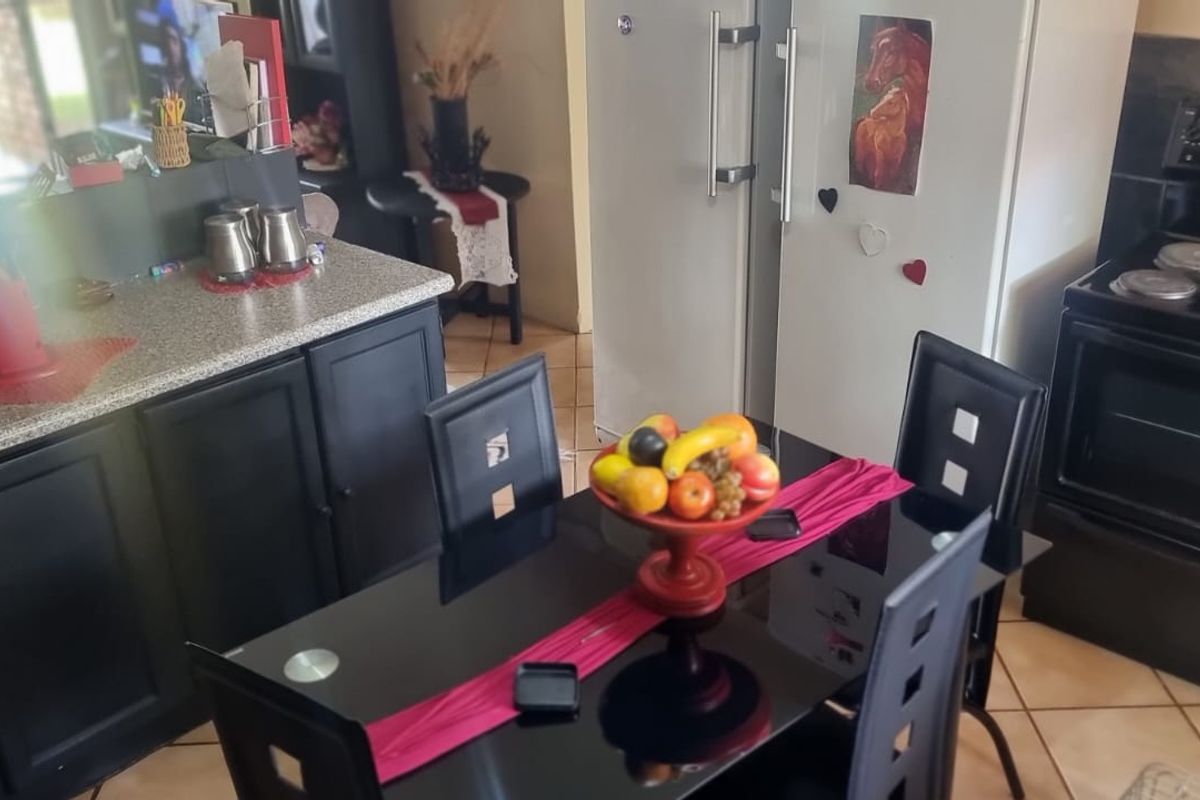 2-Bedroom Apartment for Rent in Brits Central - Photo 2