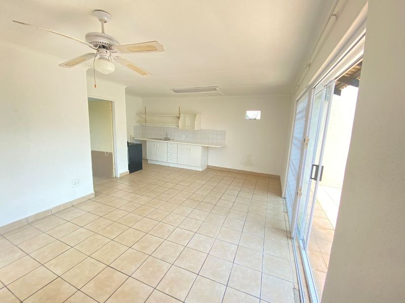 1 Bed 1 Bath Apartment in the Leafy Suburb of Olivedale. - Photo 3