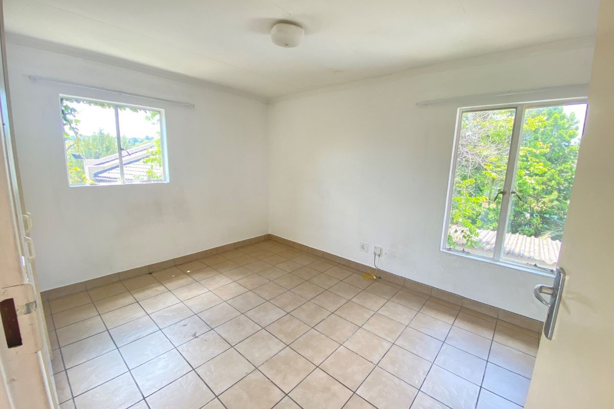 1 Bed 1 Bath Apartment in the Leafy Suburb of Olivedale. - Photo 4