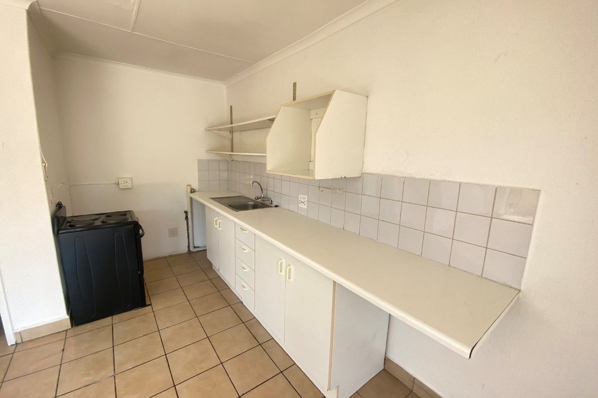 1 Bed 1 Bath Apartment in the Leafy Suburb of Olivedale. - Photo 2