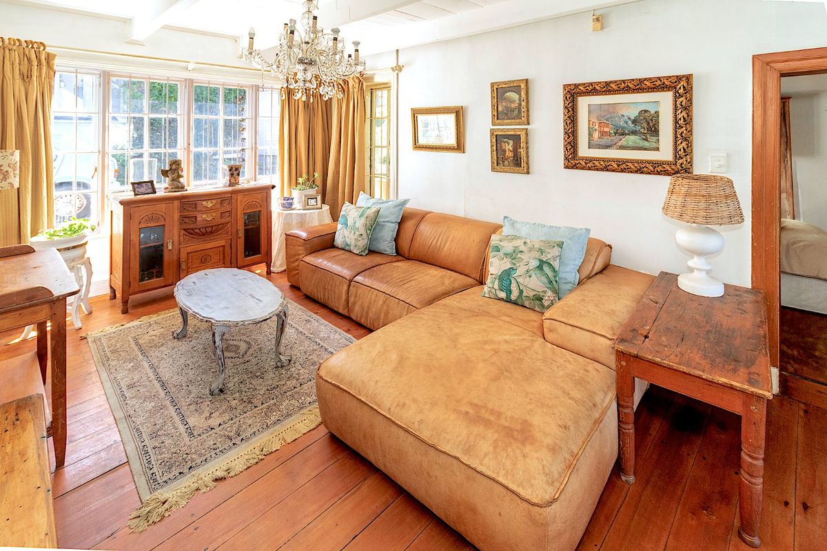 A Much-Loved Heritage Home With Beautiful Views - Photo 4