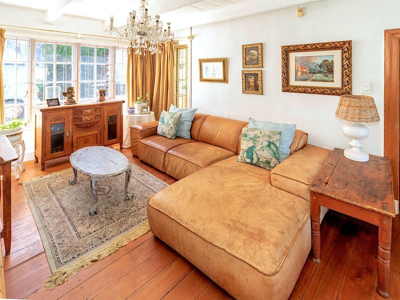 A Much-Loved Heritage Home With Beautiful Views - Photo 4