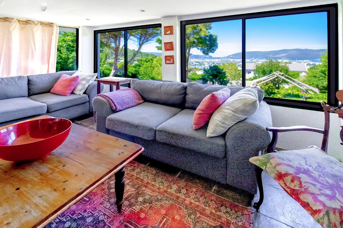 A Much-Loved Heritage Home With Beautiful Views - Photo 3