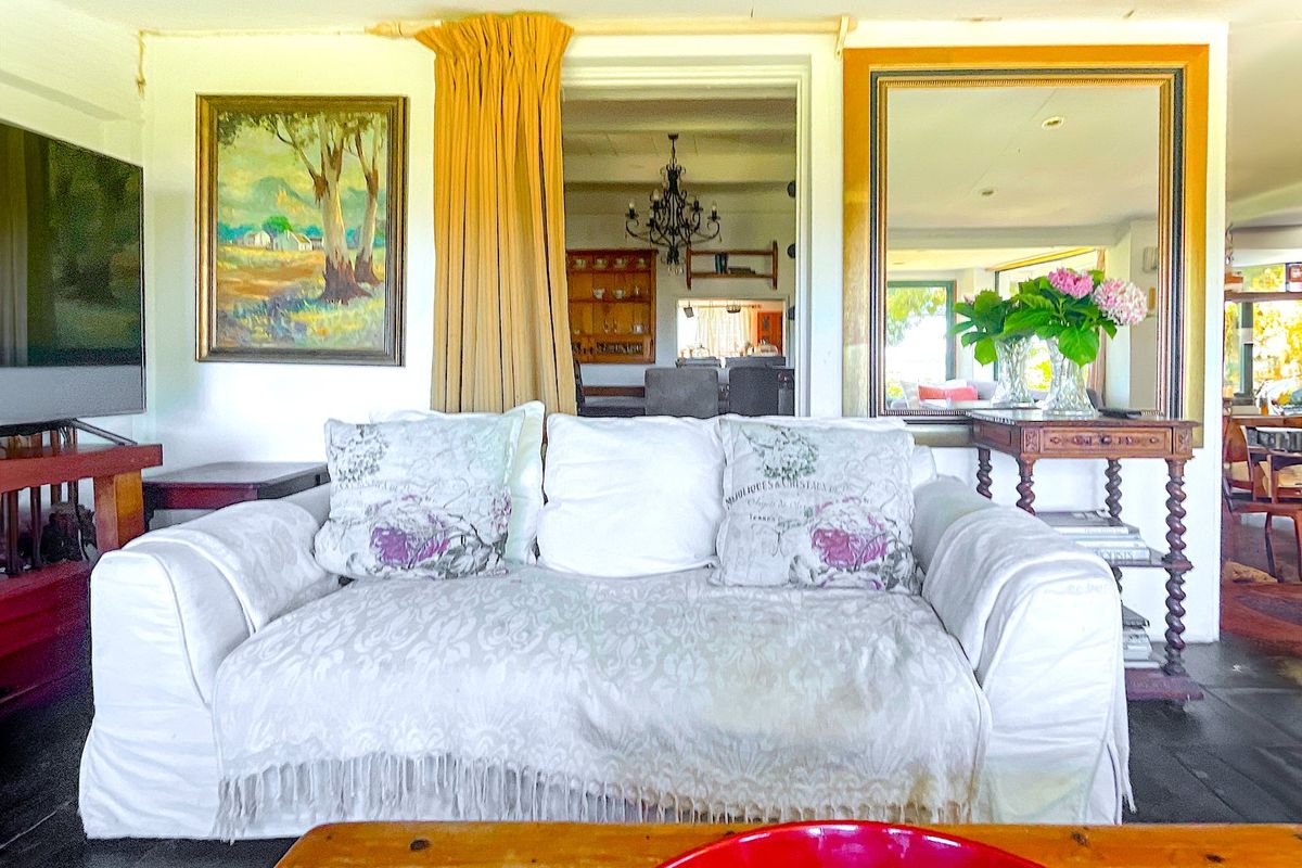 A Much-Loved Heritage Home With Beautiful Views - Photo 2