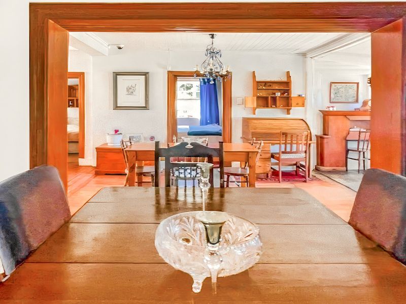 A Much-Loved Heritage Home With Beautiful Views - Photo 10