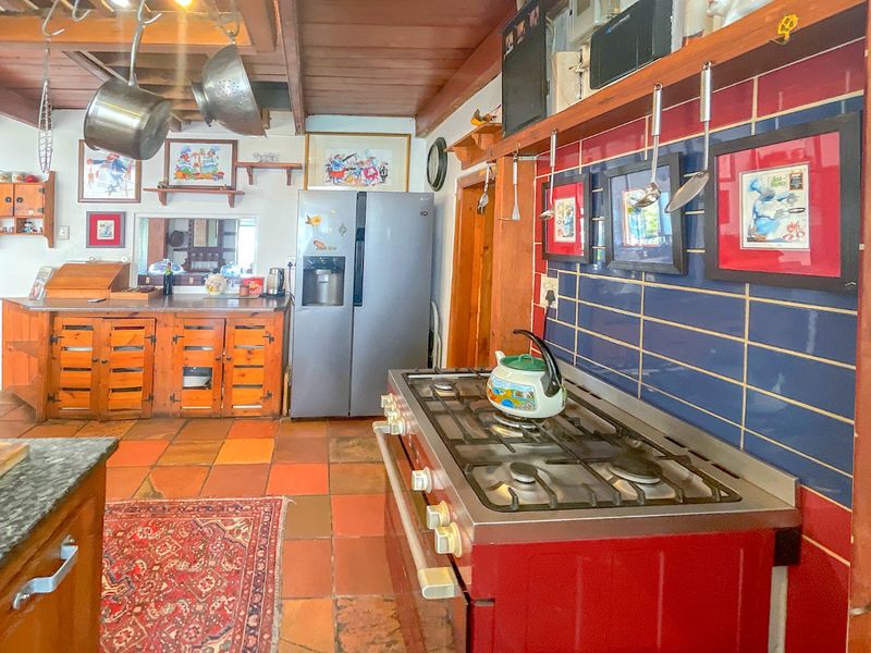 A Much-Loved Heritage Home With Beautiful Views - Photo 8