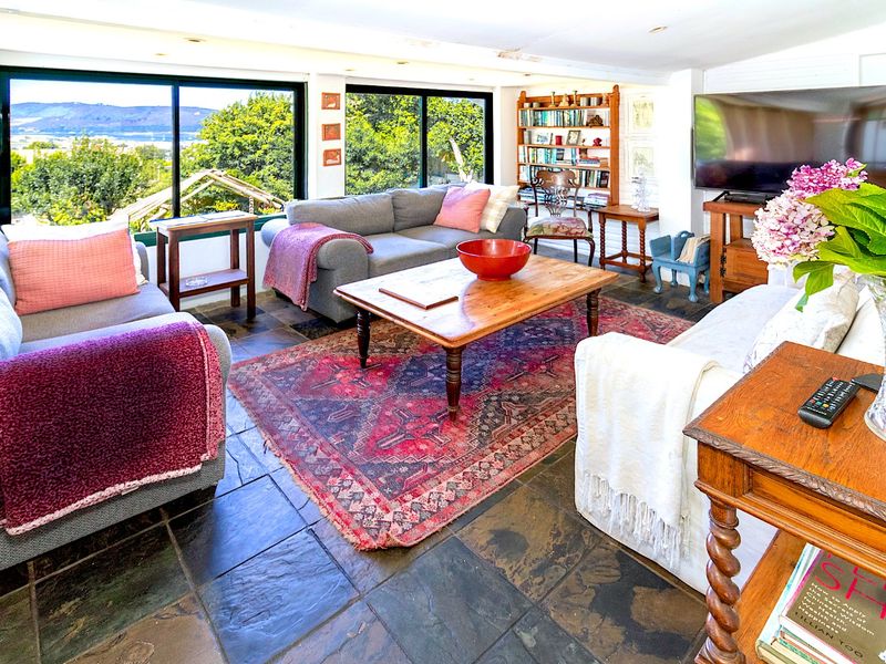 A Much-Loved Heritage Home With Beautiful Views - Photo 7