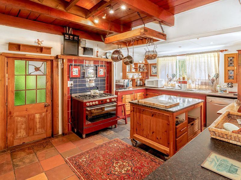 A Much-Loved Heritage Home With Beautiful Views - Photo 6