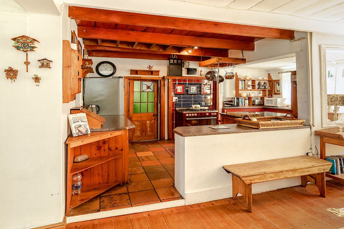 A Much-Loved Heritage Home With Beautiful Views - Photo 5