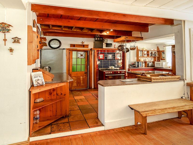 A Much-Loved Heritage Home With Beautiful Views - Photo 5