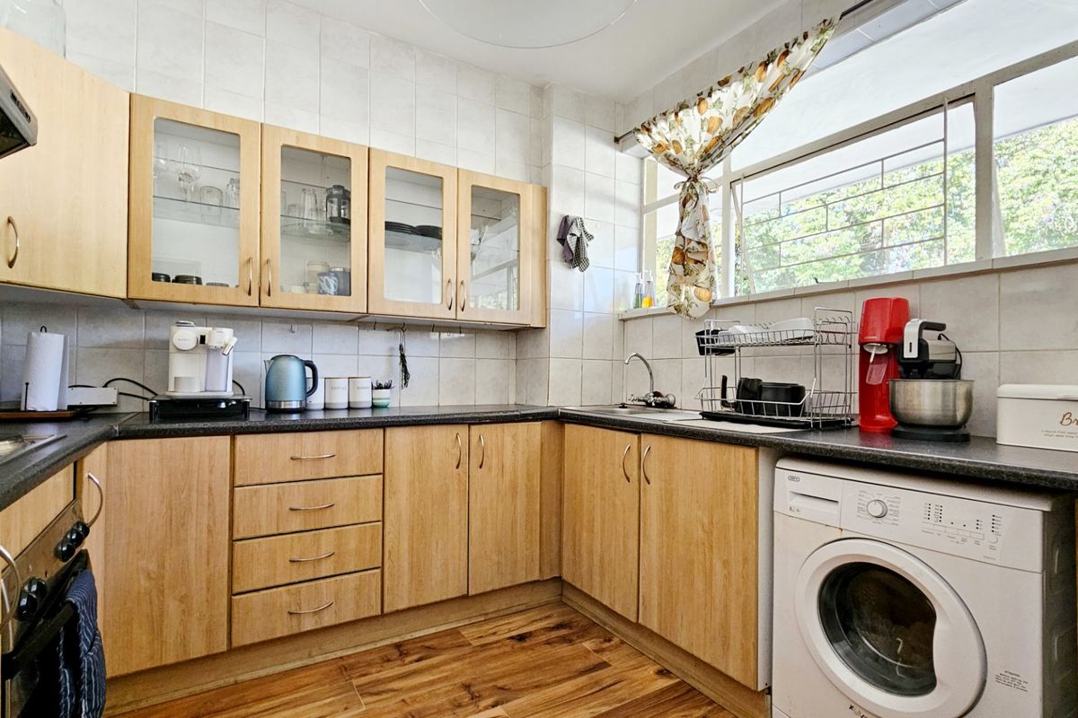 A deligtful North-facing duplex in Three Rivers Proper. - Photo 2