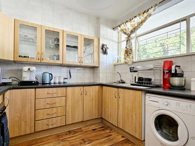 A deligtful North-facing duplex in Three Rivers Proper. - Photo 2