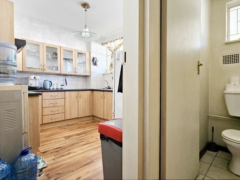 A deligtful North-facing duplex in Three Rivers Proper. - Photo 3