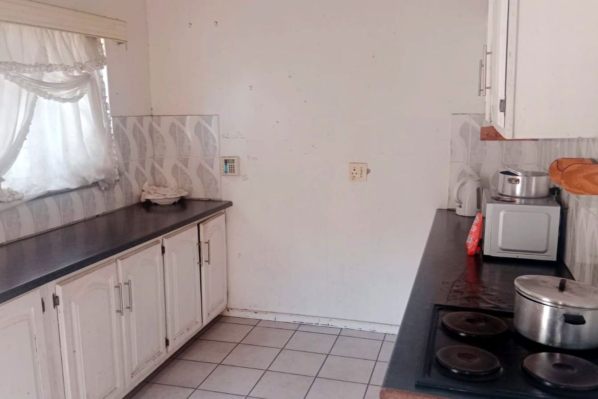 Spacious three bedroom house for sale. - Photo 3