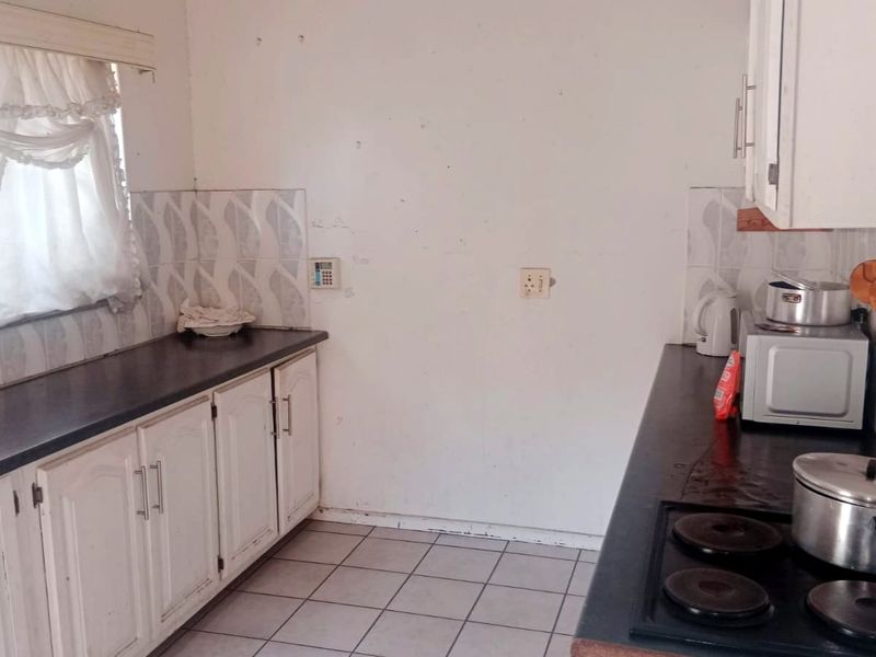 Spacious three bedroom house for sale. - Photo 3