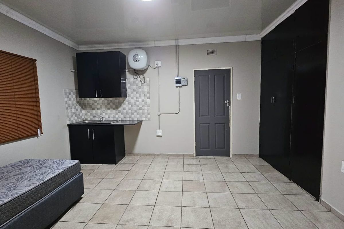 Stunning 13-Bedroom Communal Property in Sasolburg Ext 3 - Photo 3