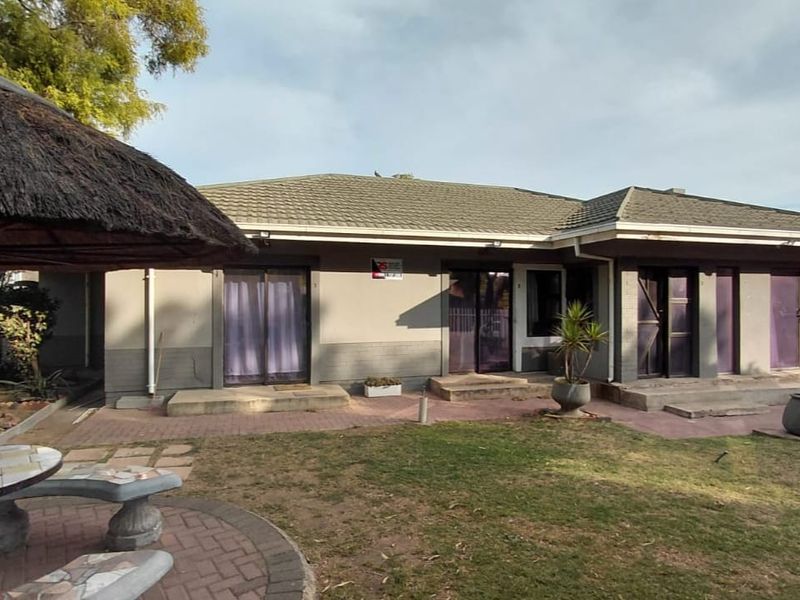 Stunning 13-Bedroom Communal Property in Sasolburg Ext 3 - Photo 7