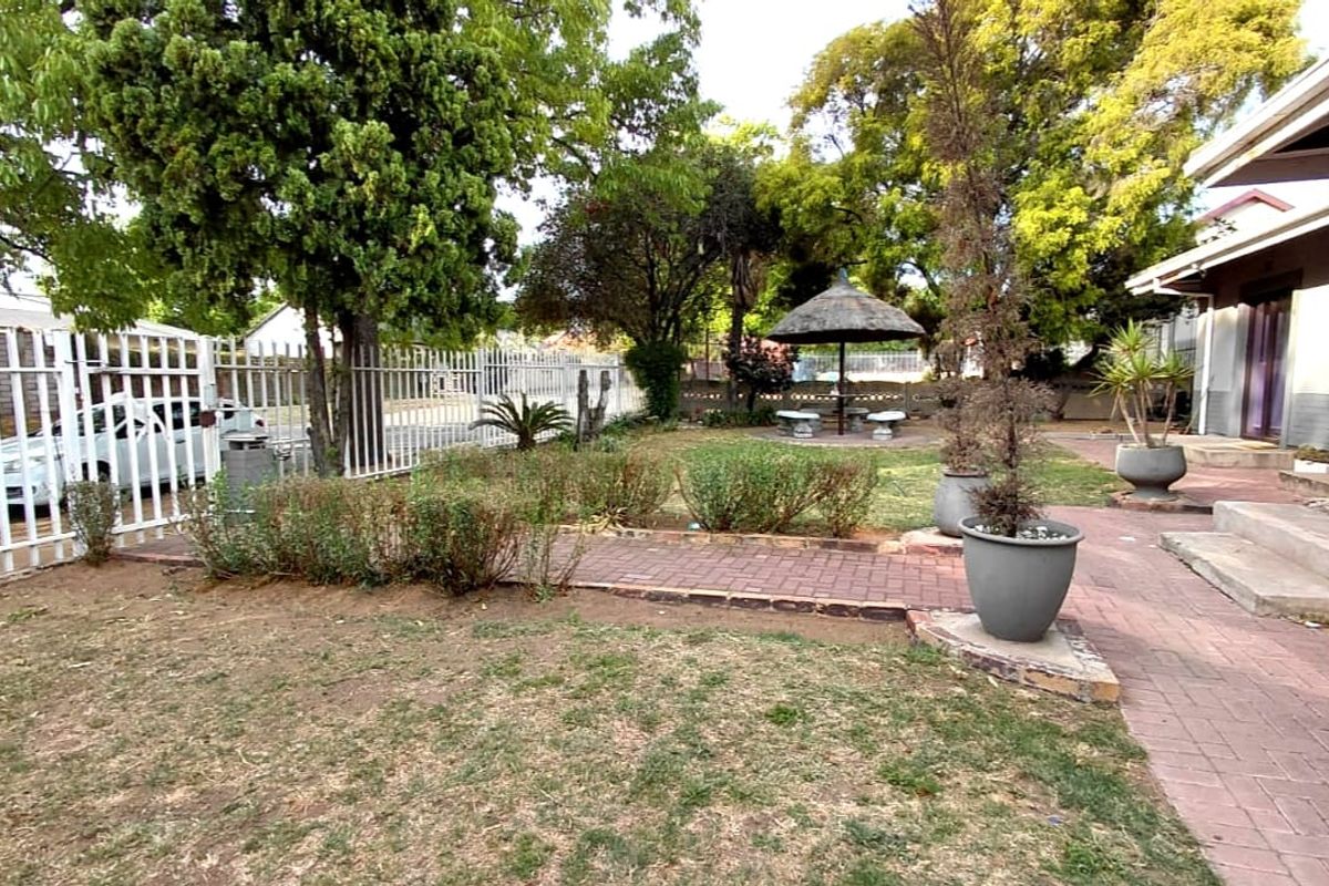 Stunning 13-Bedroom Communal Property in Sasolburg Ext 3 - Photo 2