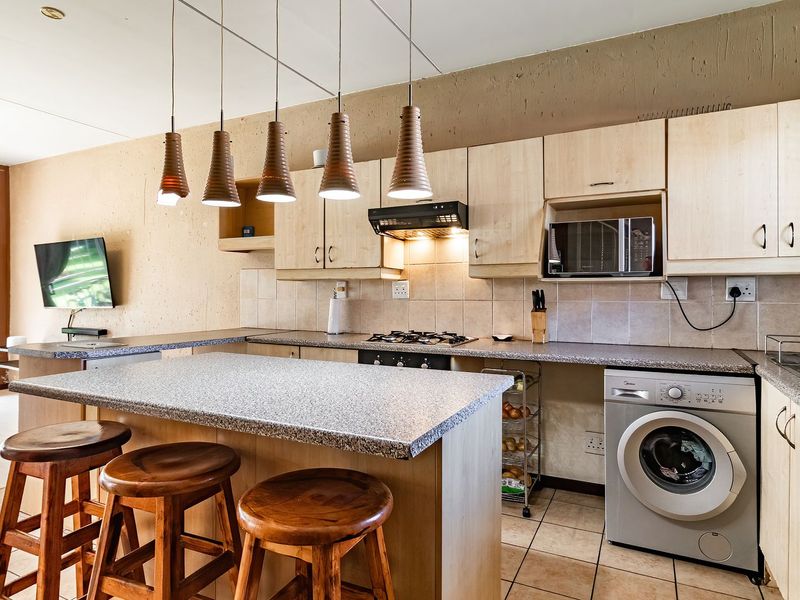 Move in ready duplex in sought after Aloe Place - Photo 3