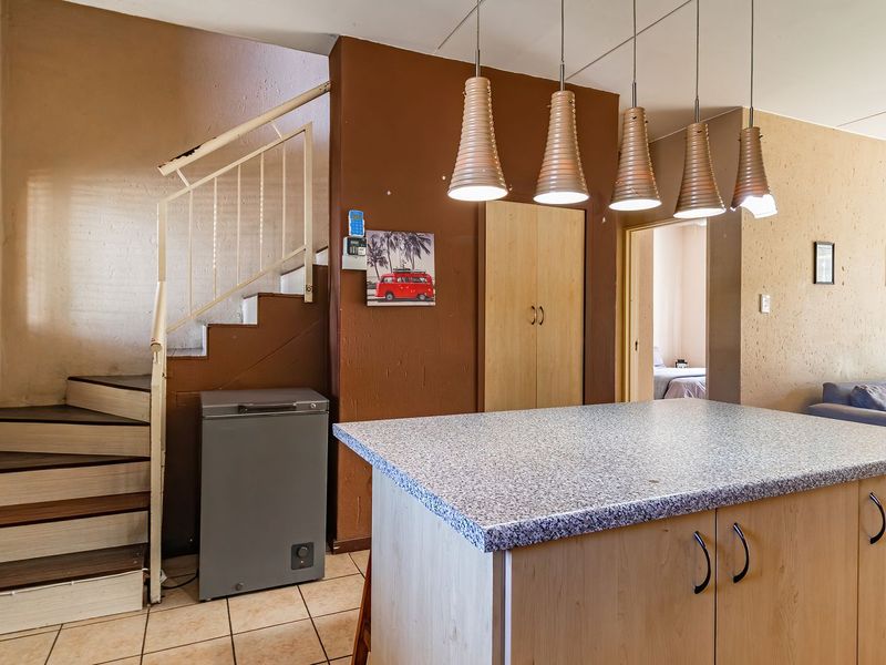 Move in ready duplex in sought after Aloe Place - Photo 9