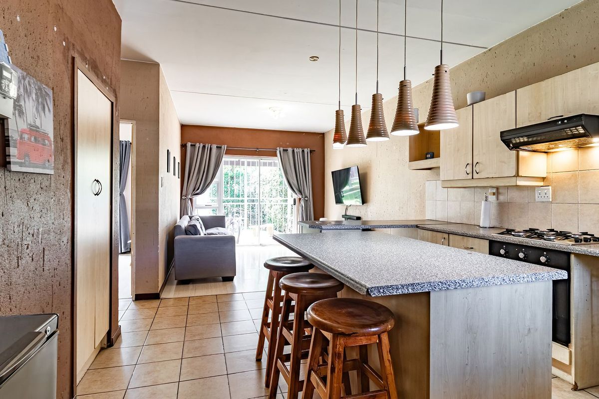 Move in ready duplex in sought after Aloe Place - Photo 2