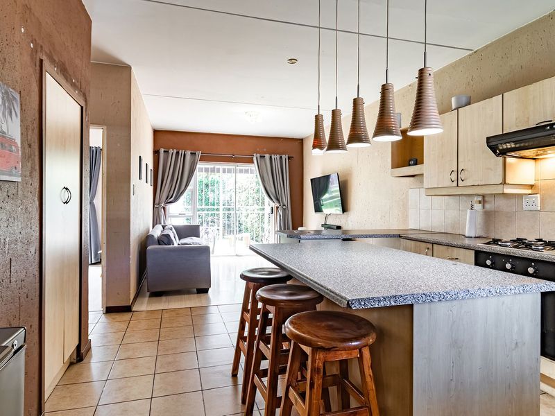 Move in ready duplex in sought after Aloe Place - Photo 2