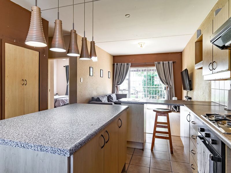 Move in ready duplex in sought after Aloe Place - Photo 8