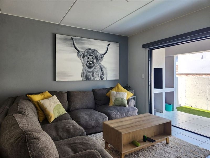 Charming Home with Practical Layout - Photo 2