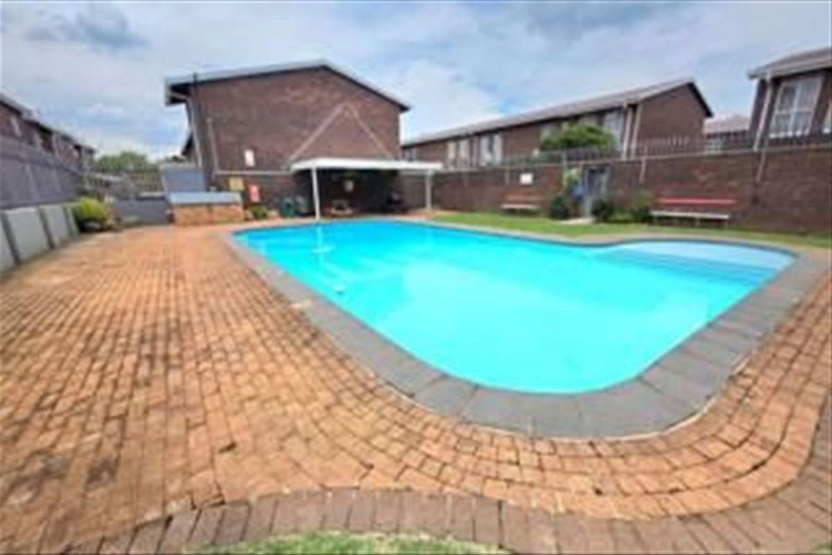 Beautiful Home with Exceptional Features - Photo 3