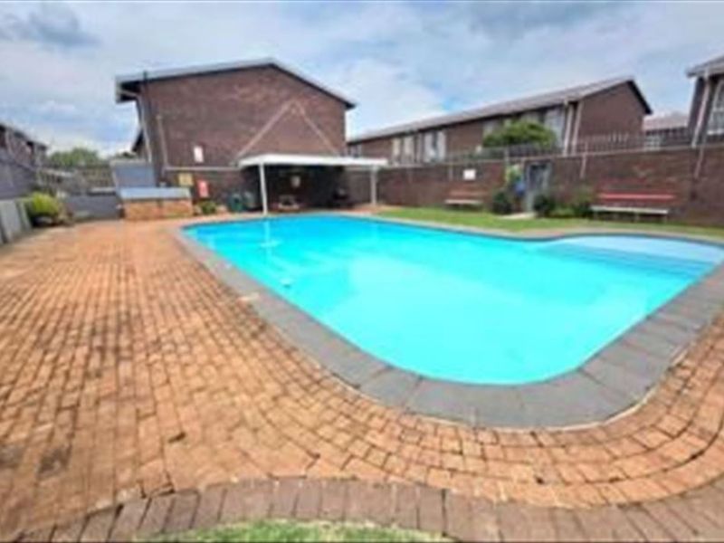 Beautiful Home with Exceptional Features - Photo 3