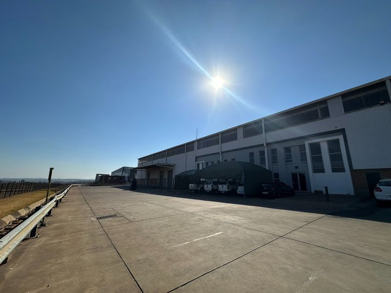 **ON SPECIAL!** 2276m2 Warehouse to Let DIRECT FROM OWNERS WITH ADDED PERKS @ Twenty-One Industrial Estate, Clayville - Photo 4